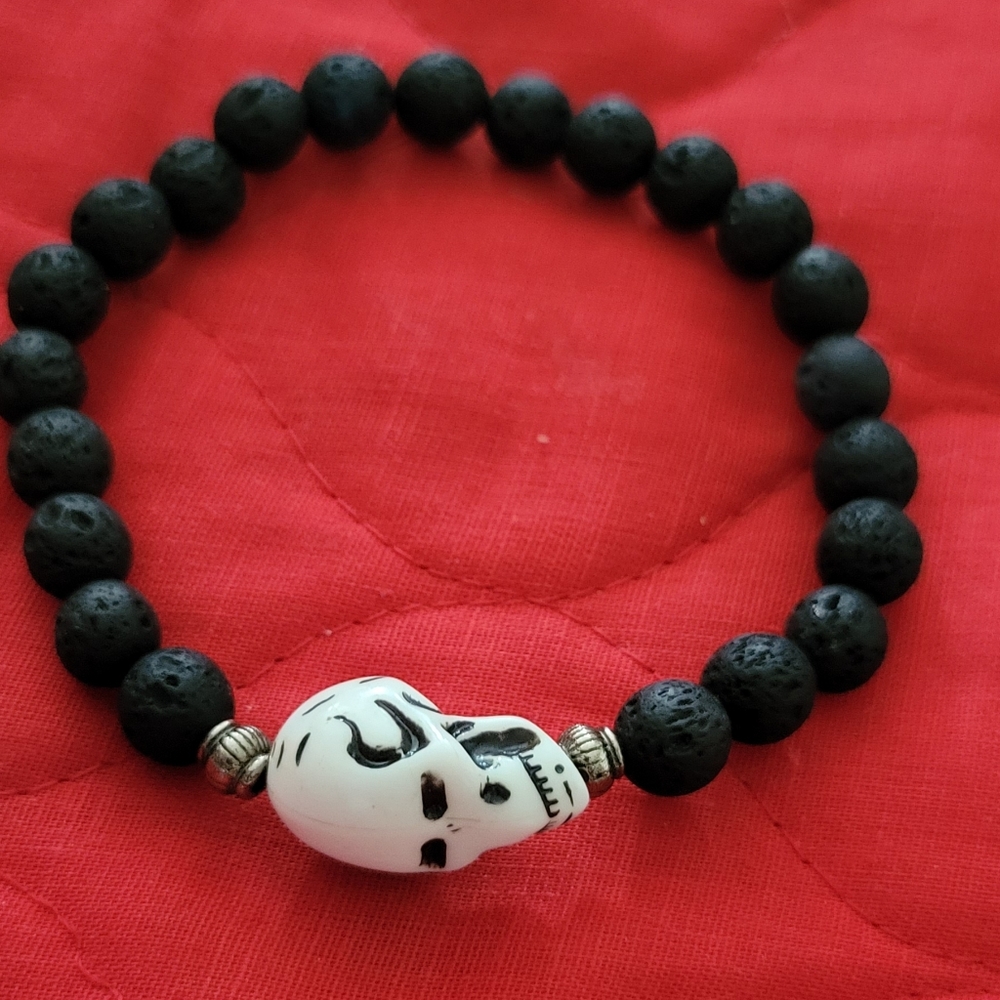 Skull and lava beads stretch bracelet